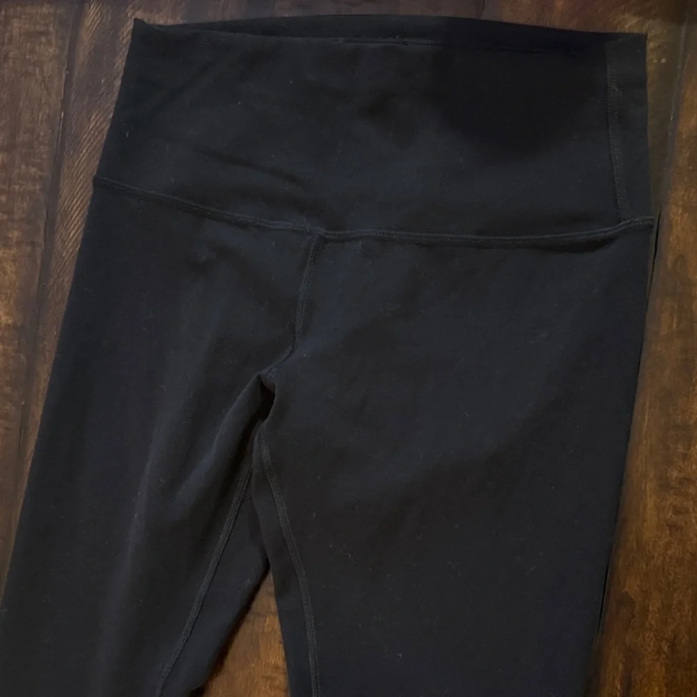 Lululemon Stylish Black and grey Leggings sz 8 - Picture 3 of 6